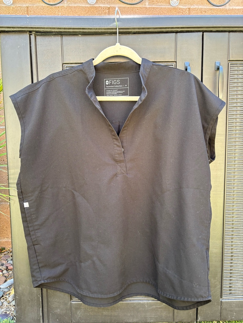 Figs Black Rafaela Oversized Scrub Top Womens Size Medium Mandarin Collar